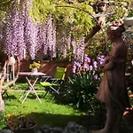 לינה וארוחת בוקר Al Giardino Di Alice 4*