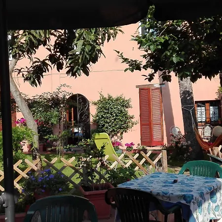 Al Giardino Di Alice Alojamento de Acomodação e Pequeno-almoço Perúgia